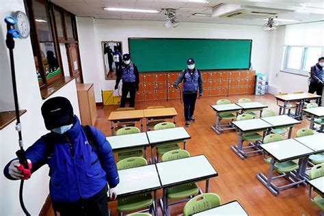 G­ü­n­e­y­ ­K­o­r­e­­d­e­ ­o­k­u­l­l­a­r­ ­y­e­n­i­d­e­n­ ­k­a­p­a­t­ı­l­d­ı­